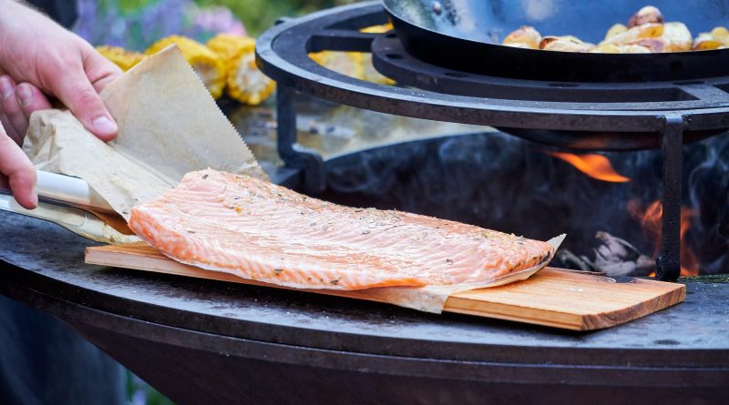 Comment faire cuire un poisson à la plancha ? - La Fouace de Laguiole :  Blog Culinaire